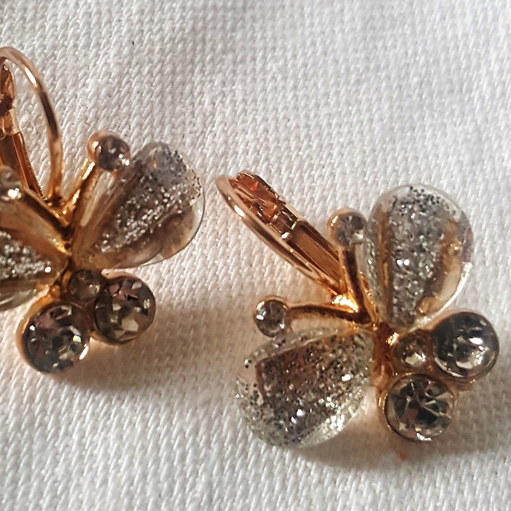 #111 NIP Gold Tone Butterfly Earrings